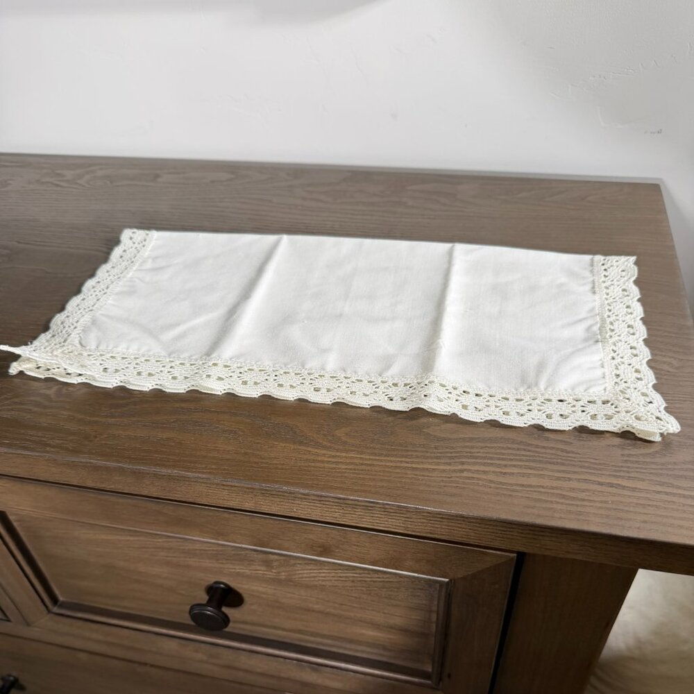 Vintage Ivory Linen Napkins Set of 4 | Crochet Lace Trim Cottagecore Table - Picture 4 of 7